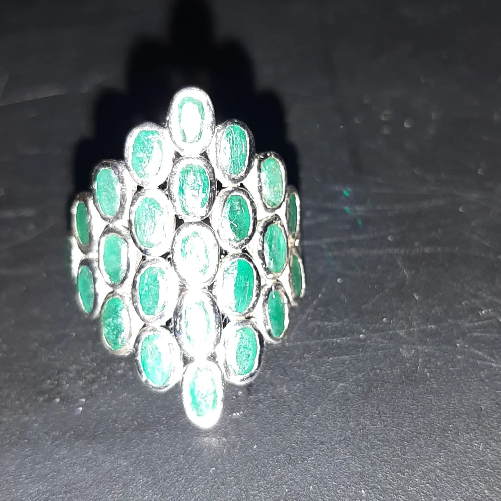 green ring - Picture 1 of 2